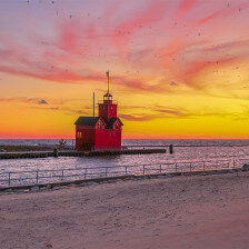 Sonnenuntergang über dem Holland State Park in Holland, Michigan