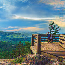 Panoramablick von der Aussichtsplattform auf dem Sugarloaf Mountain, Michigan